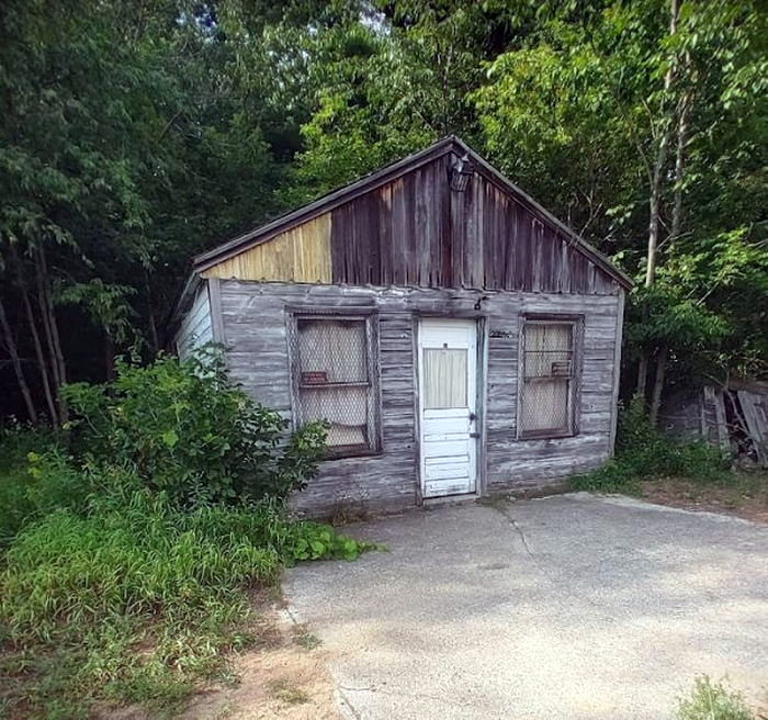 Old Time Gas Station (Pollys Place, Pure Oil) - Web Listing (newer photo)